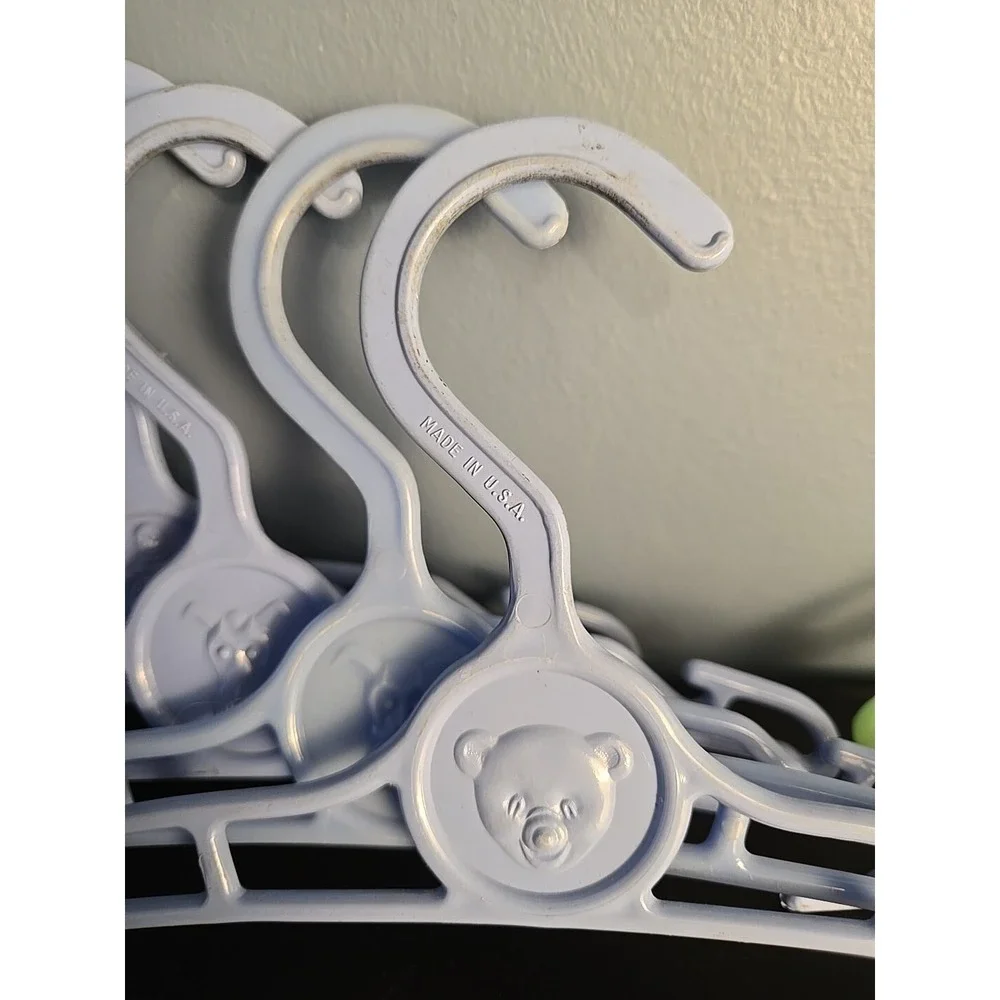 Vintage Baby Infant Clothes Hangers Hard Plastic Bear M Dog Turtle Set of 6‎
